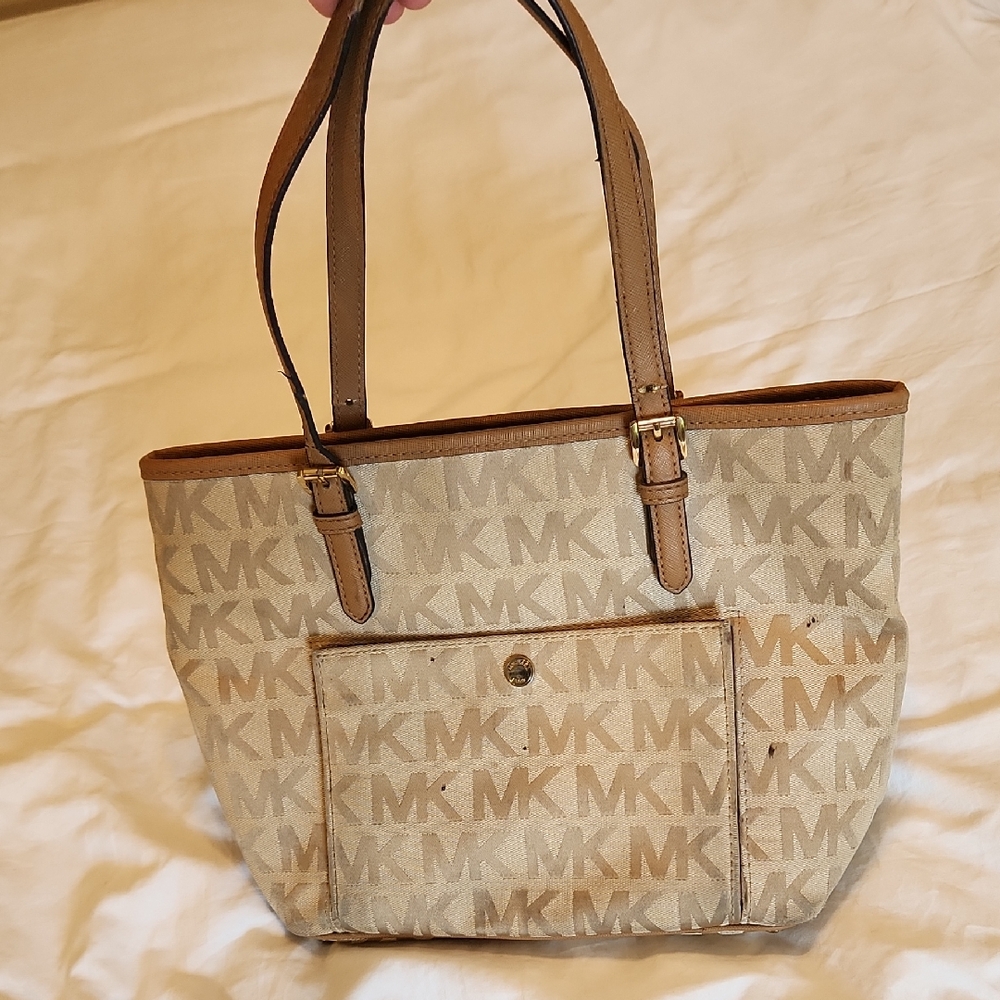 Michael Kors Signature Jet Set Medium Snap Pocket Tote